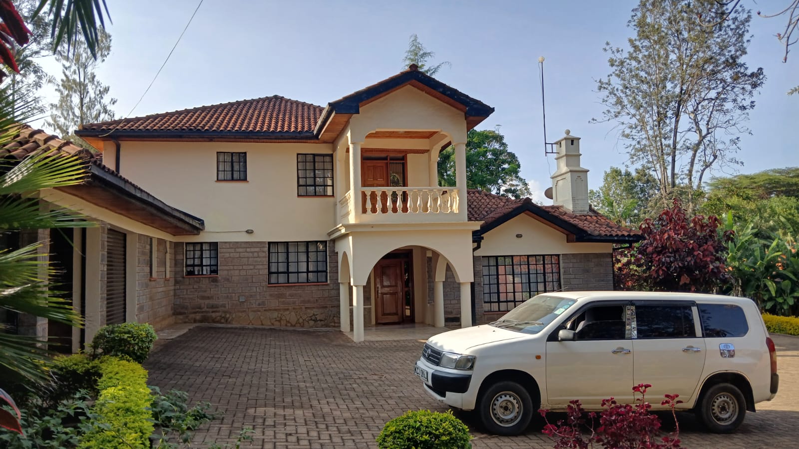 5 bedroom maisonette