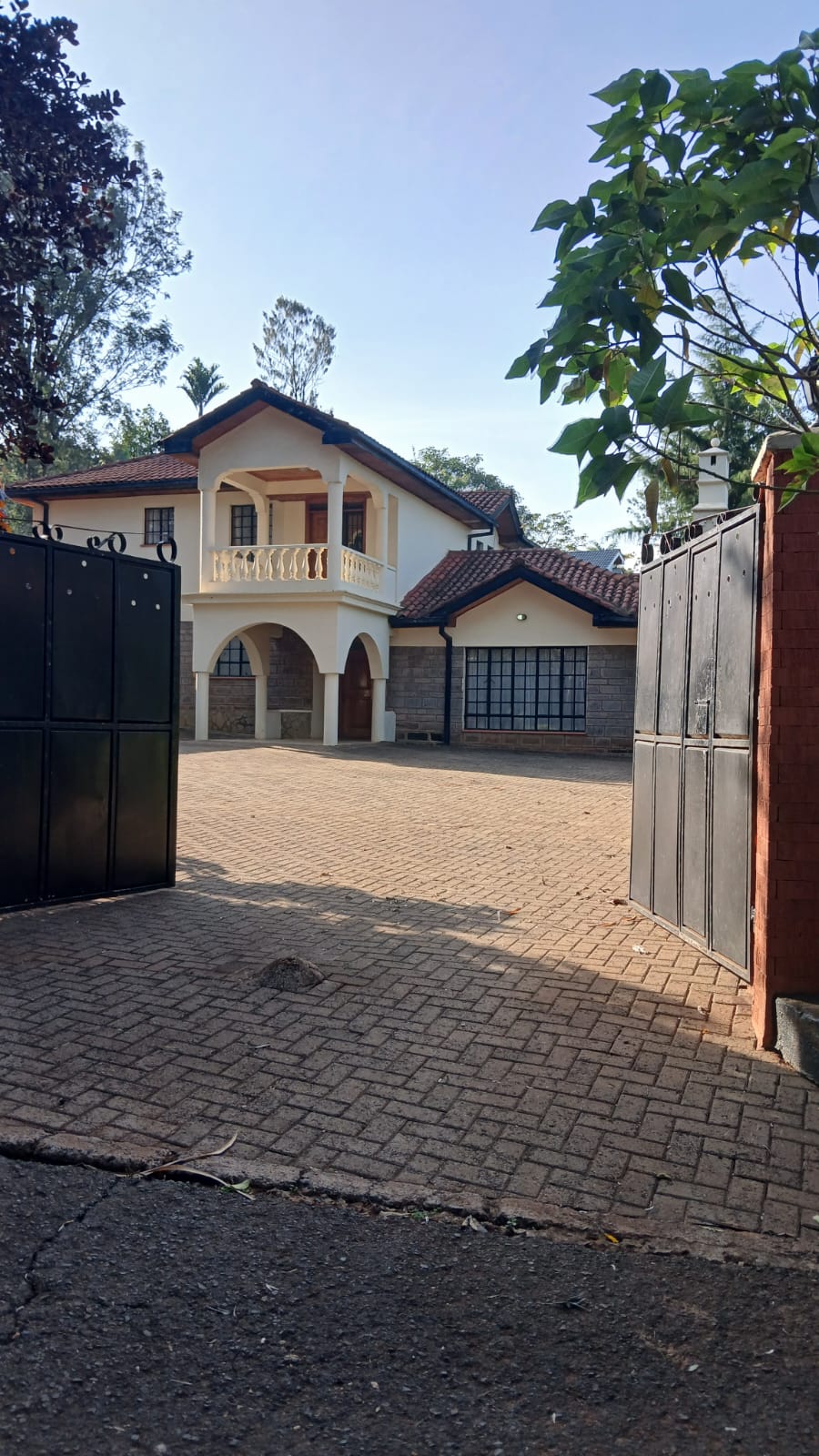5 bedroom maisonette image 3